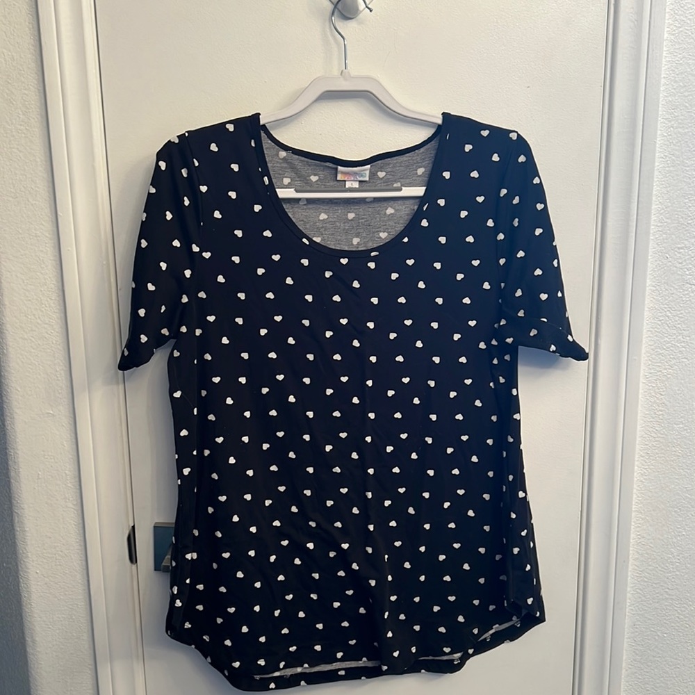 Lularoe size large shirt. Black and white with hearts